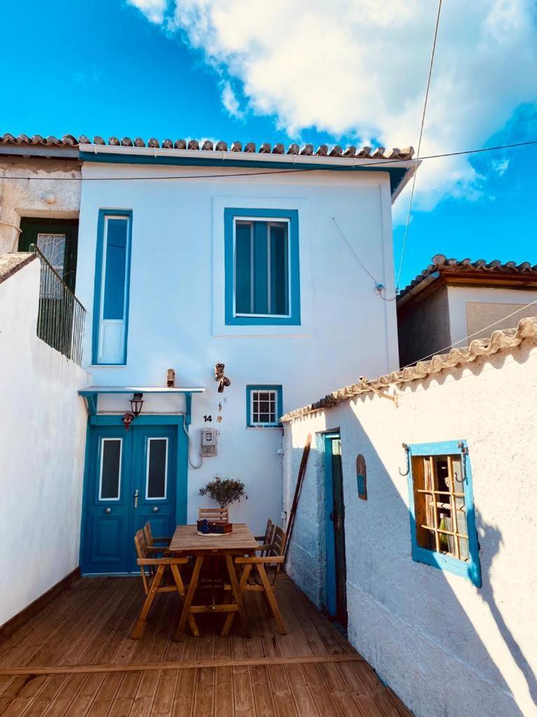 Malta House In Galaxidi Villa Eksteriør bilde